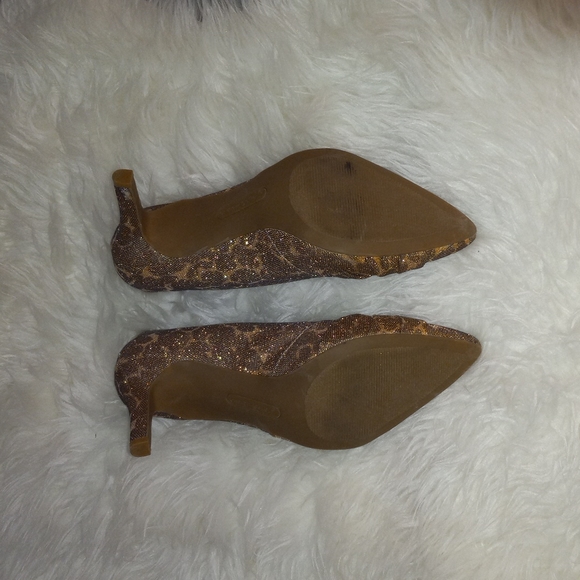 Gold heels with bow detail - Picture 3 of 4